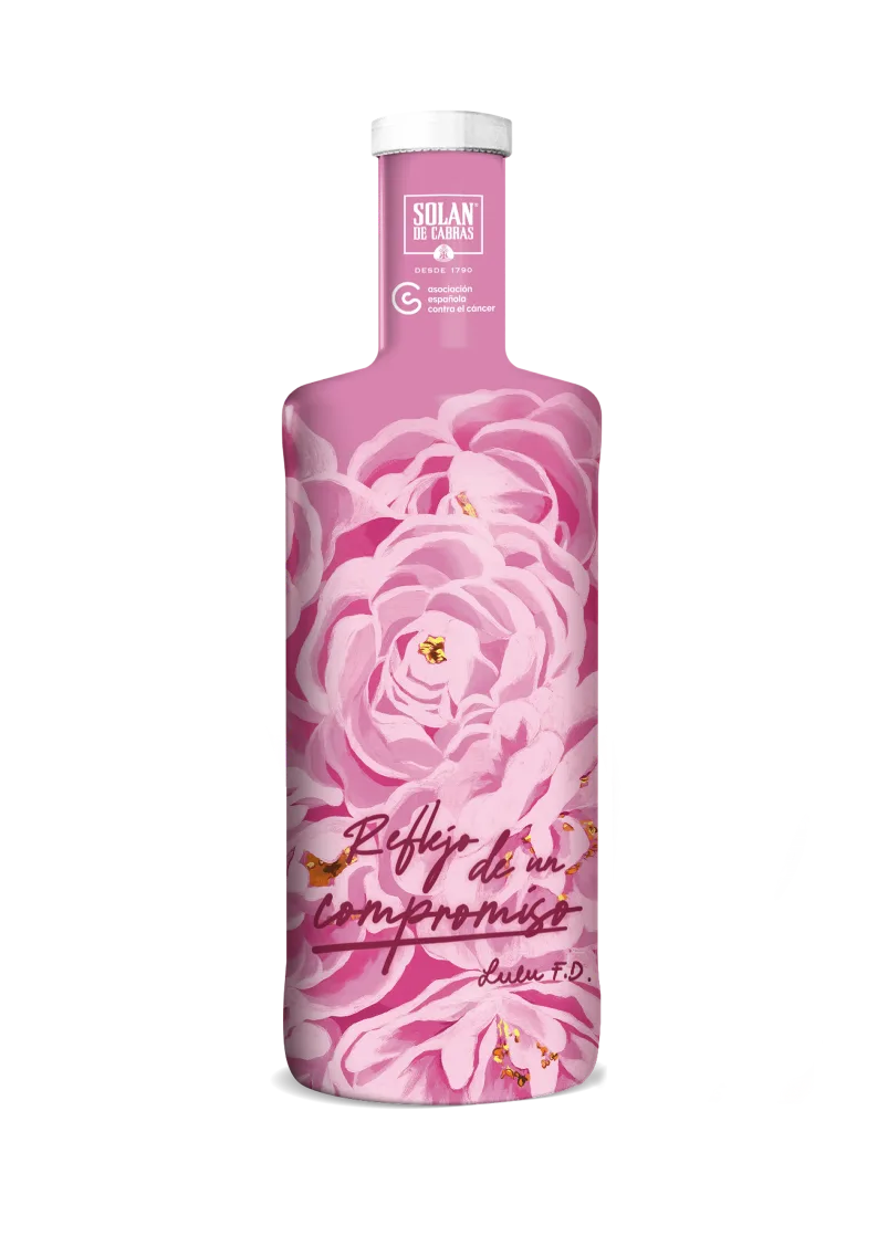 Botella rosa de vidrio Flores Solidarias de Solán de Cabras, ilustrada con flores por Lulu Figueroa