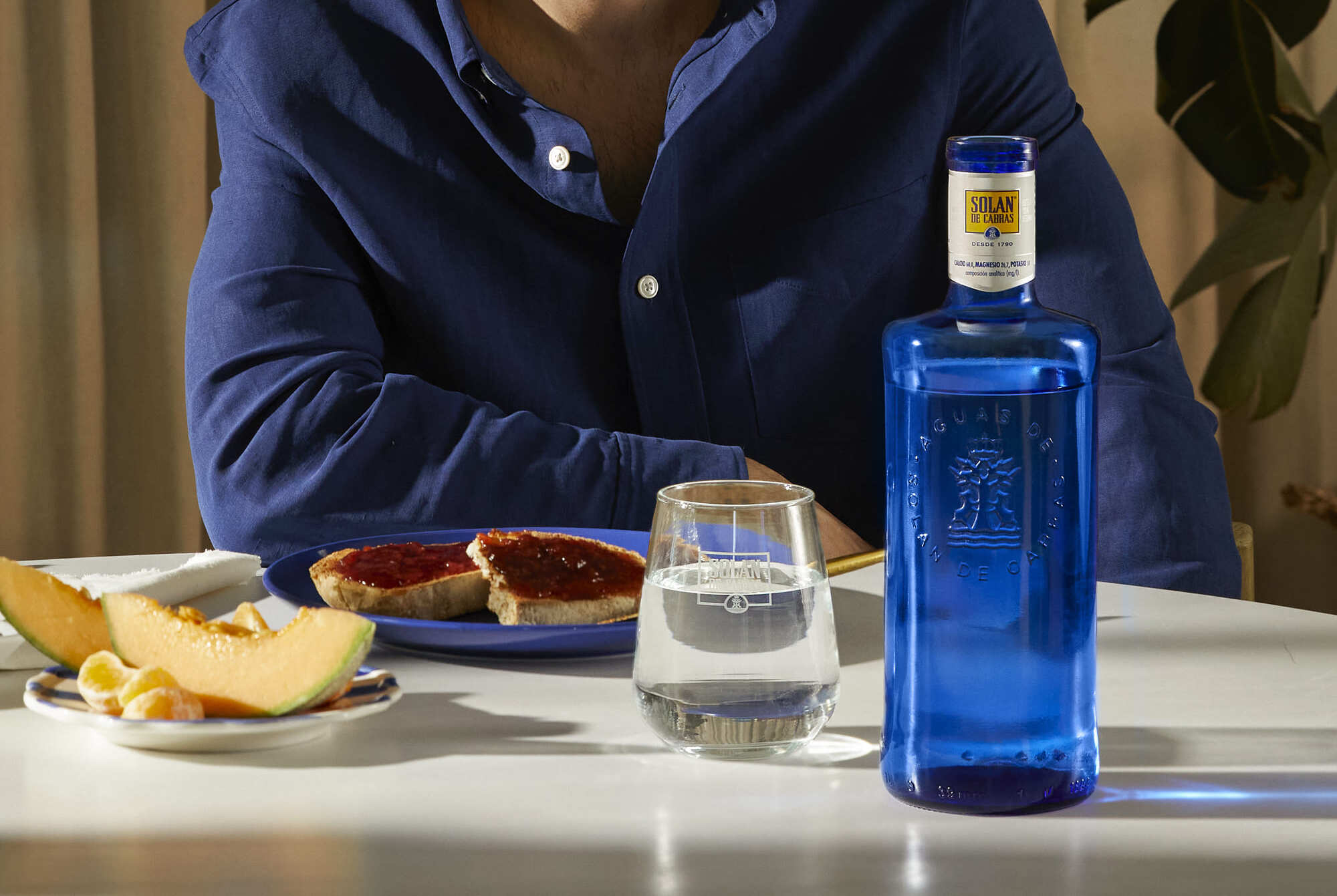 Beneficios de beber agua en la piel más allá de la hidratación