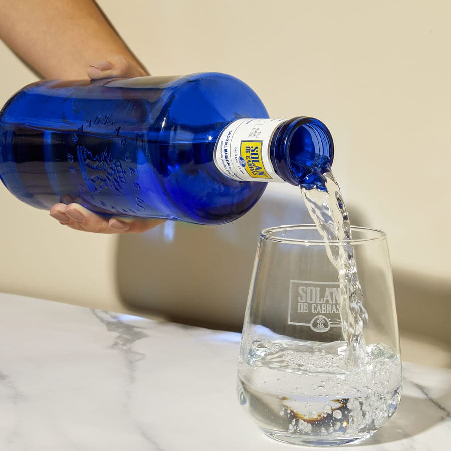 Cuánta agua debemos beber al día