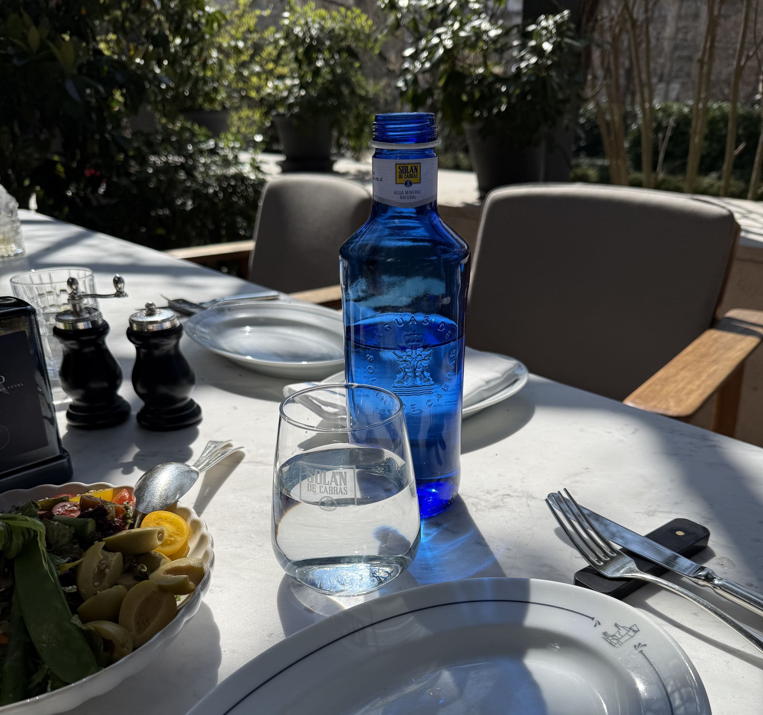 beneficios del agua de manantial